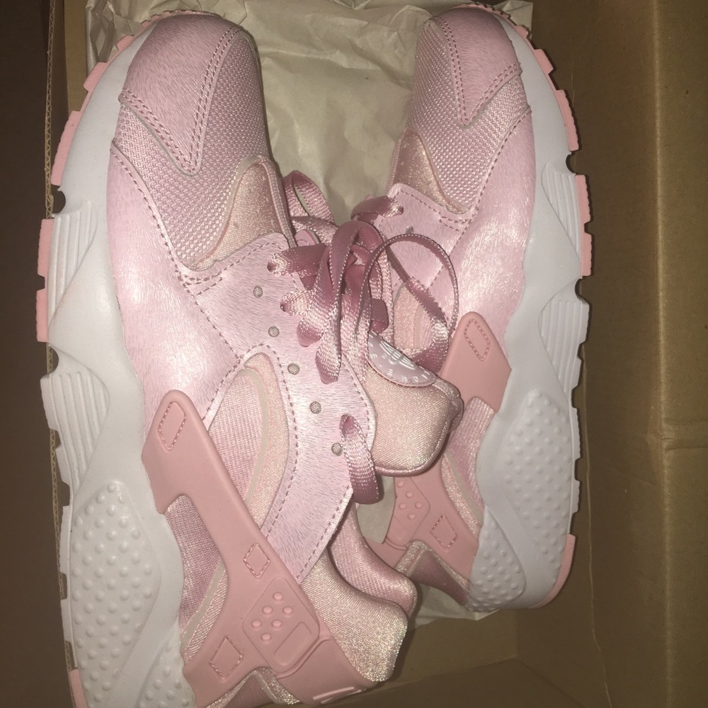prism pink nike huaraches run se